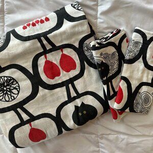 Queen duvet cover and pillowcases